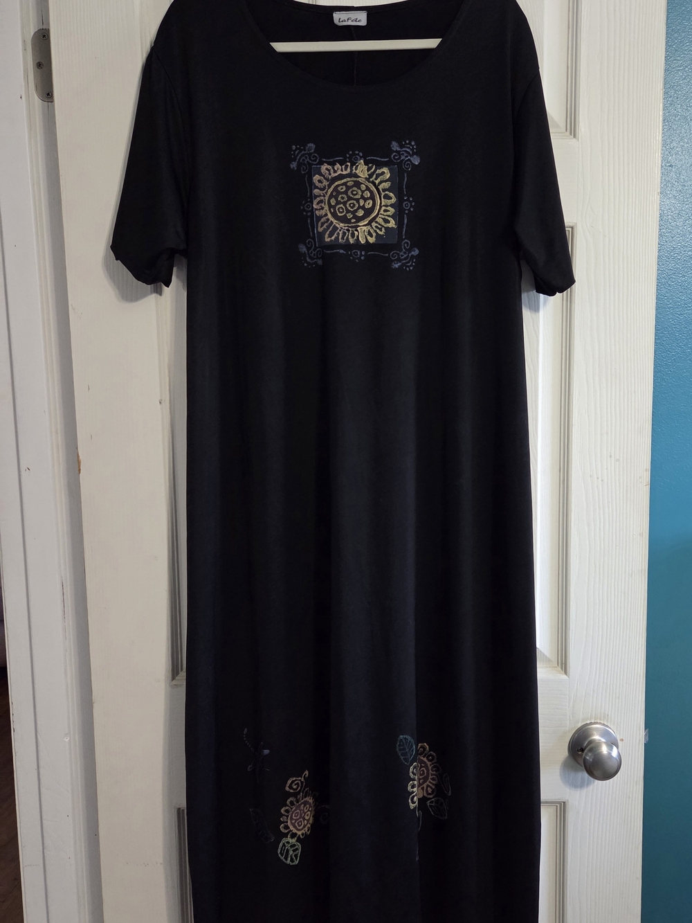 La Fete Black Short Sleeve Graphic Maxi Dress